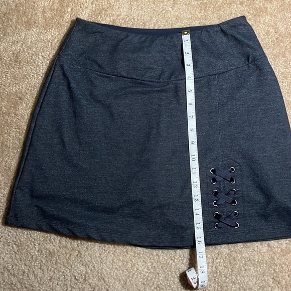 Adorable stretch denim skort with faux laces, size small, New without tags - Picture 7 of 7